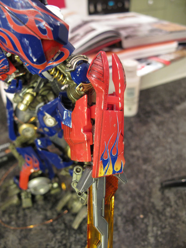 Optimus scratches