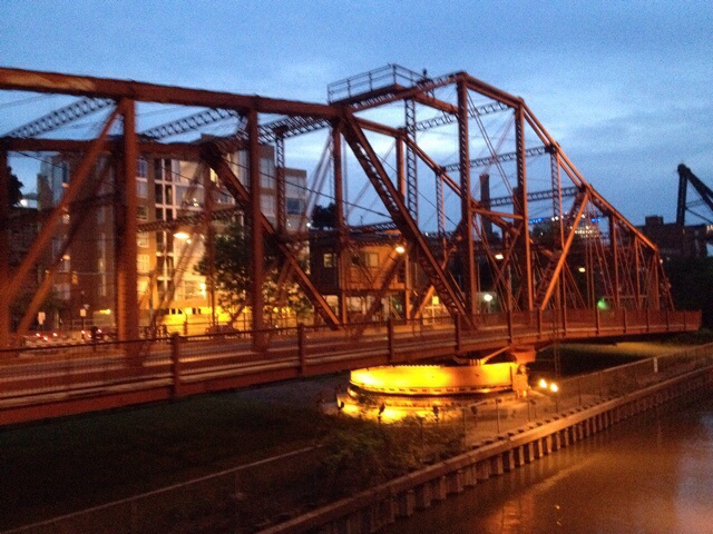 Swing bridge