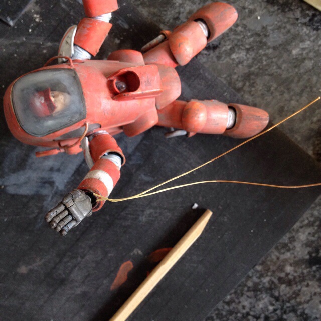 Wire round wrist