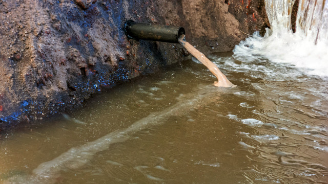 Effluent pipe